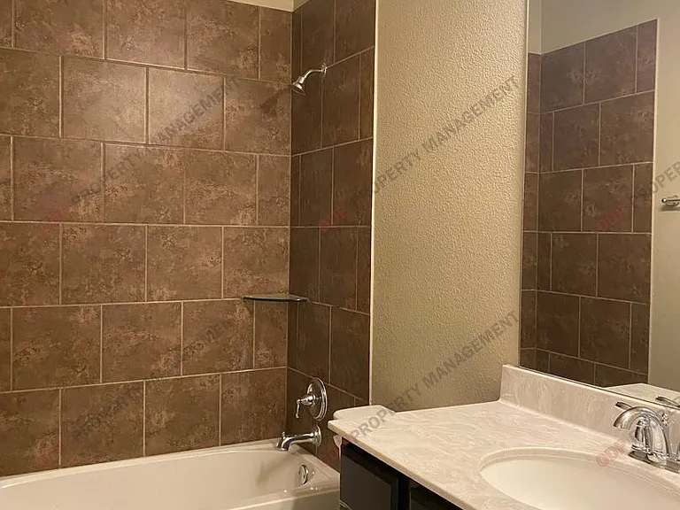 5607 Blackstone Dr — Photo 9