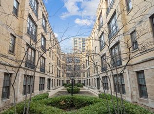 446 W Surf St #1A, Chicago, IL 60657