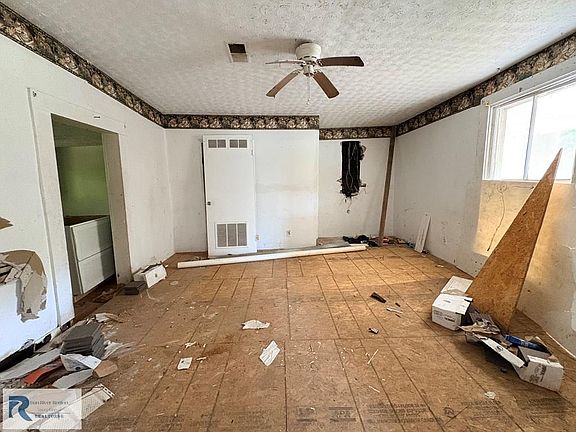 2nd image of 213 Mabin St