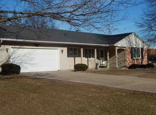303 Oakview Terrace Dr, Aledo, IL 61231