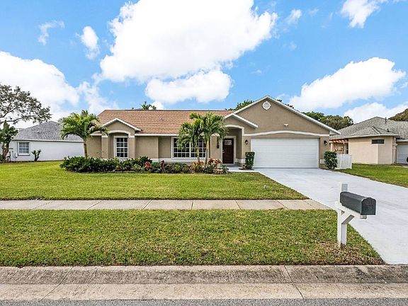 3rd image of 429 Lake Victoria Cir