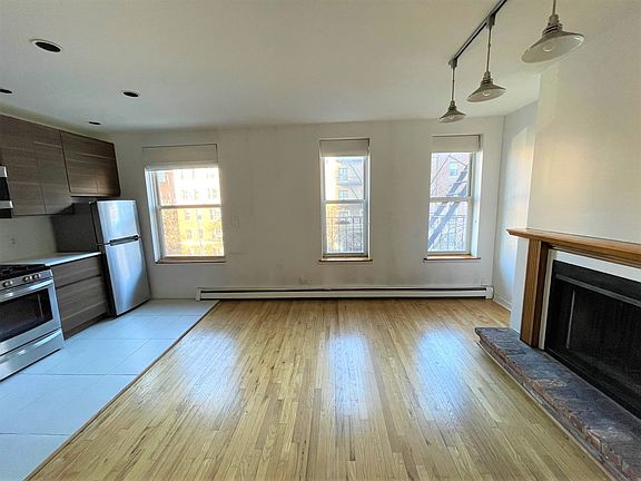 3rd image of 286 Saint Johns Pl APT 3D