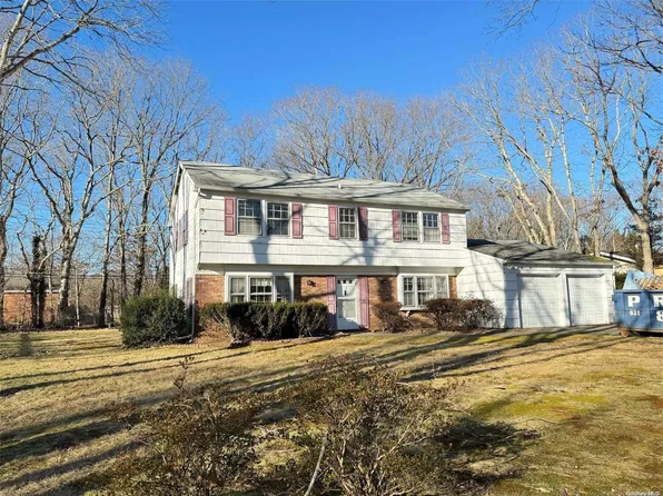 15 Stockton Lane, Stony Brook, NY 11790