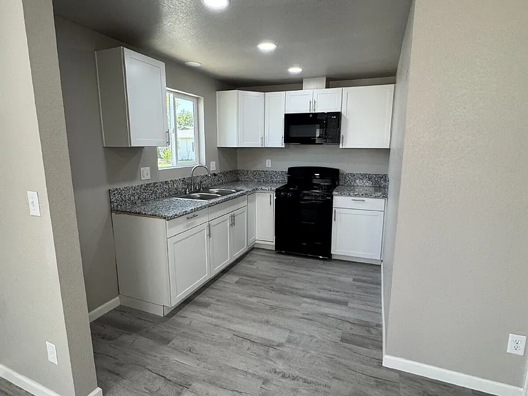 1855 D St #1 — Photo 7