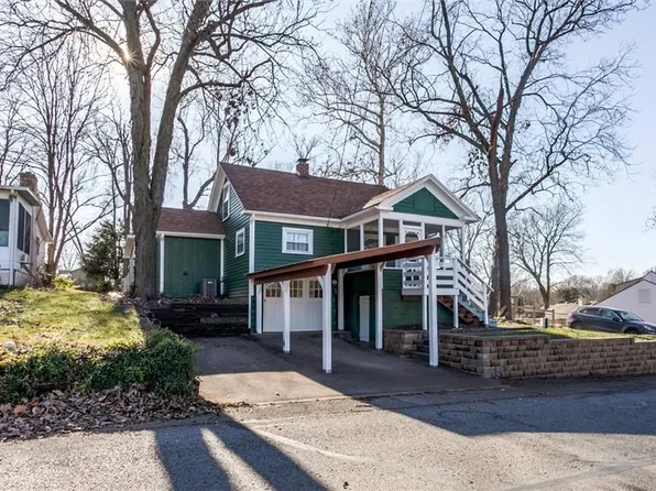 97 Beach Dr, Lake Tapawingo, MO 64015