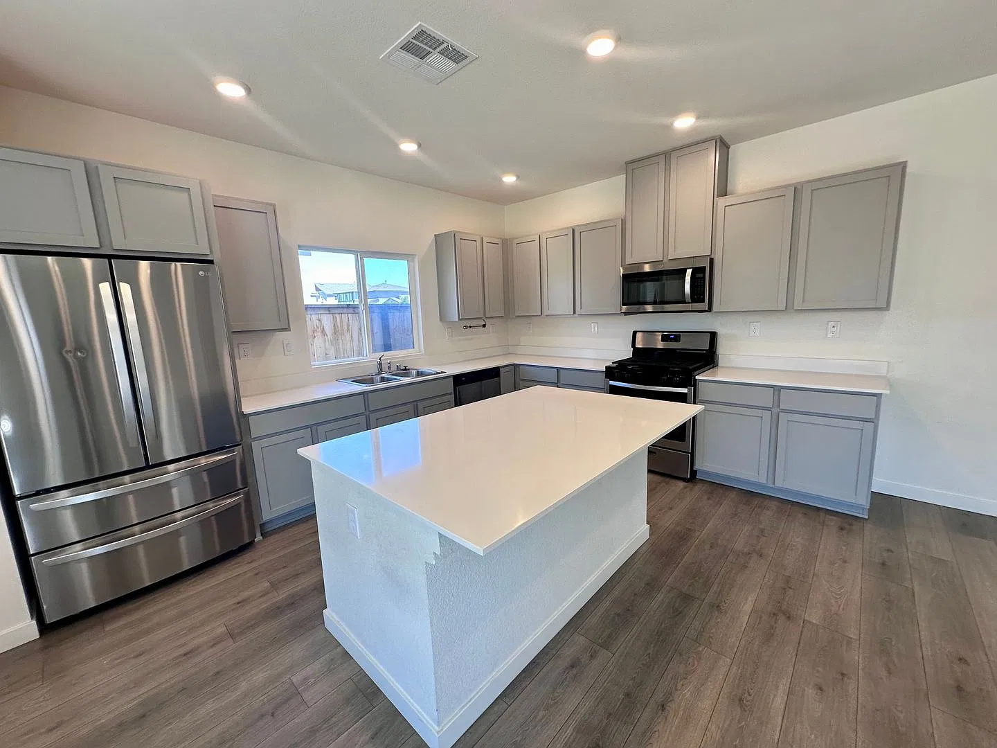 4 Bedroom + Den, 3 Baths newly built home in Kiley Ranch. Available Now. Includes Sewer and Trash. — Photo 3