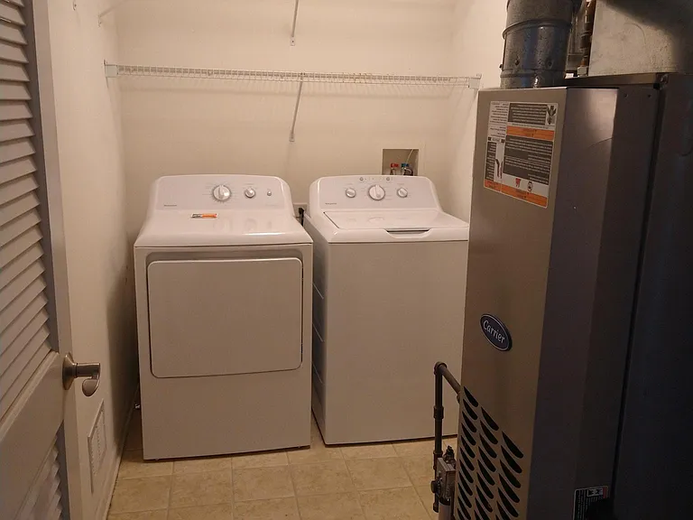 616 Lincoln Station Dr — Photo 17