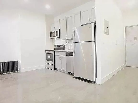 4th image of 53-23 Roosevelt Ave #2B