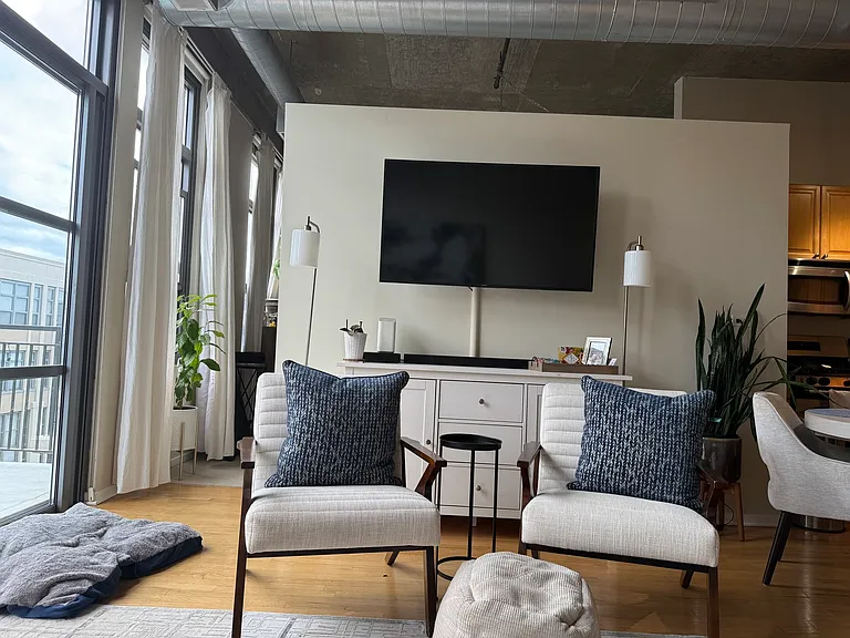 900 N Kingsbury St #1117 — Photo 5