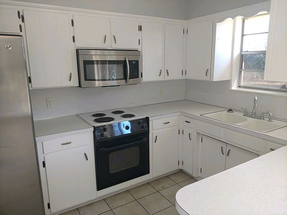 2nd image of 3525 Courtney Cir