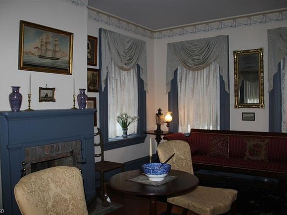 5th image of 109 Washington St