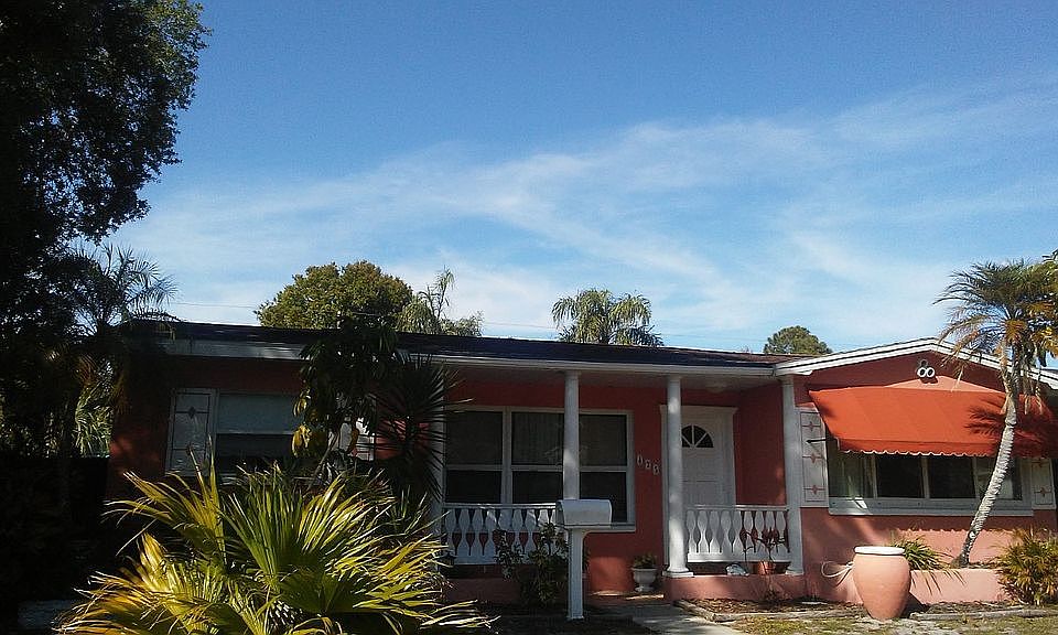 2nd image of 425 36th Ave NE