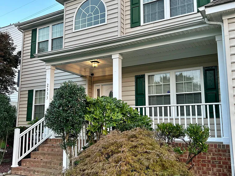 2533 Kentucky Derby Dr — Photo 1