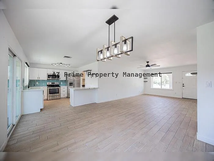 2519 W Vineyard Rd — Photo 4