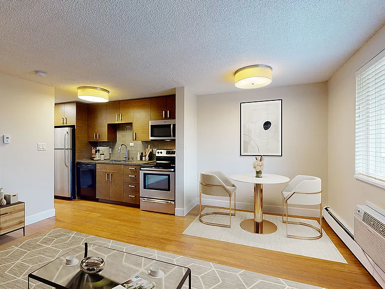 1202 Logan — Photo 2