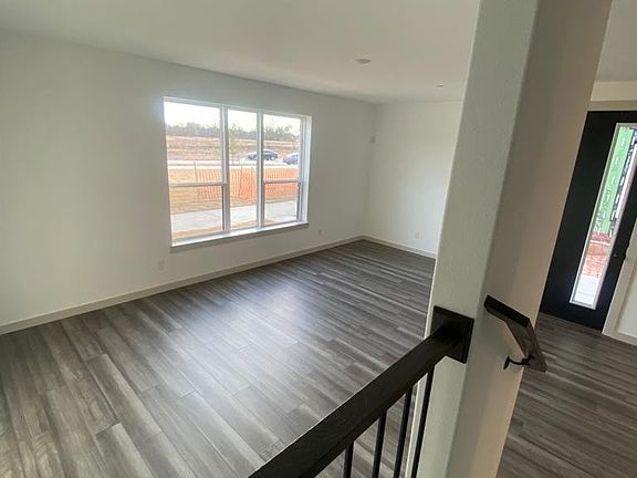 4th image of 1758 Thornton Dr