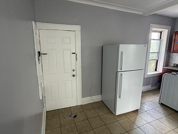 5th image of 93 Milford Ave #4
