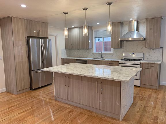 3rd image of 1811 Louvaine Dr
