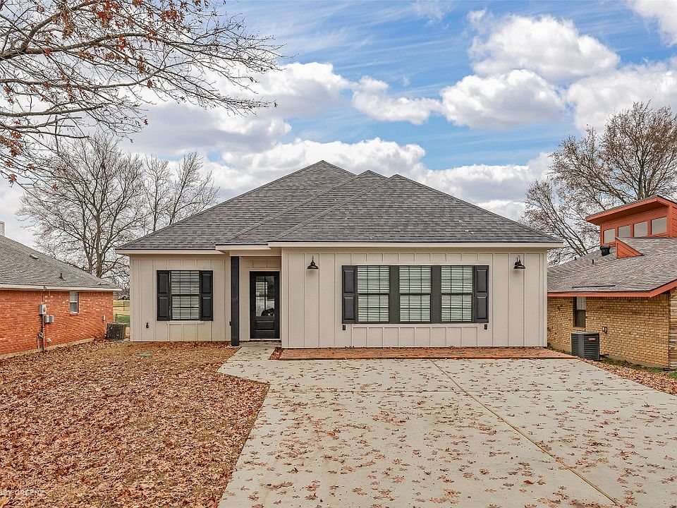1st image of 221 S Parkridge Dr