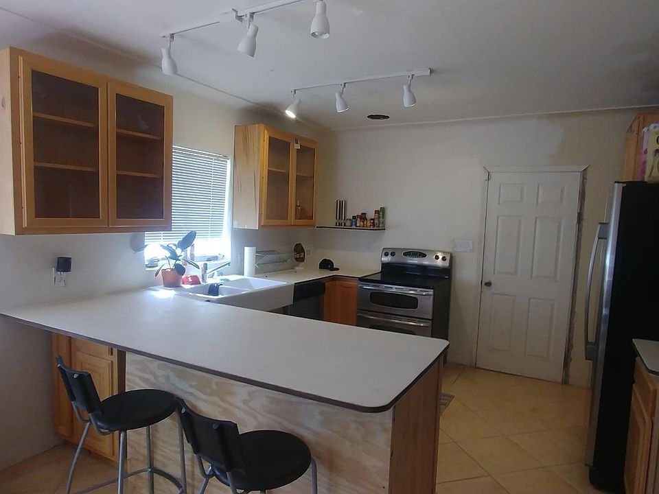 1st image of 3332 E Broadway Blvd