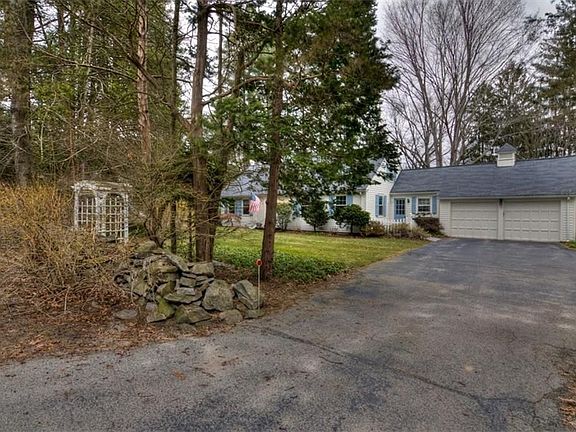 3rd image of 467 Cedar Ave
