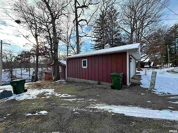3rd image of 998 Northwood Dr