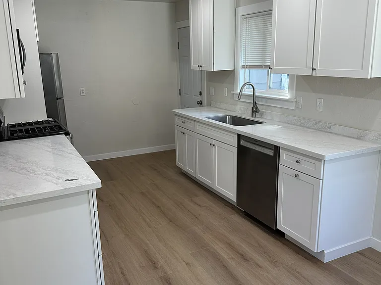 1525.5 Arcadian Ave — Photo 2