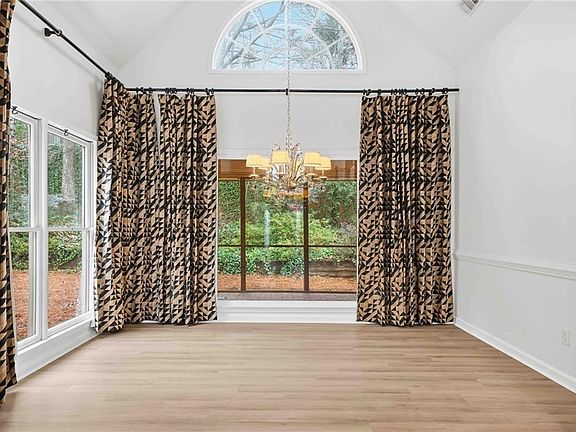 4th image of 5425 Brooke Ridge Cir