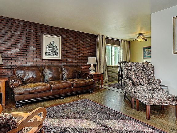 4th image of 550 Park Ln