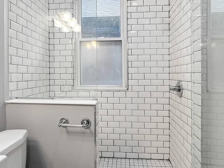 310 Hendrie St — Photo 11
