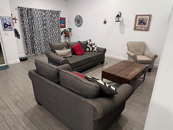 4th image of 3329 Twin Knolls Ln