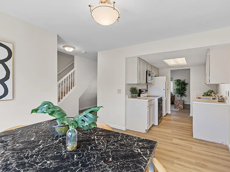 2666 Sherwood Cir — Photo 35