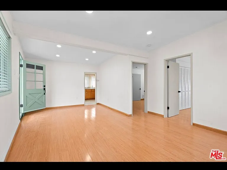2900-2902 Asbury St #2900 — Photo 4