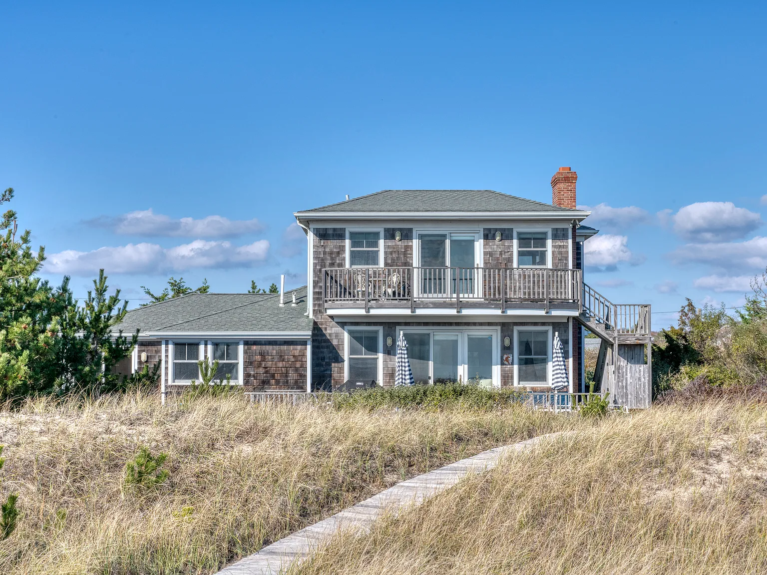 Magnificent views from this Oceanfront Amagansett — Photo 2