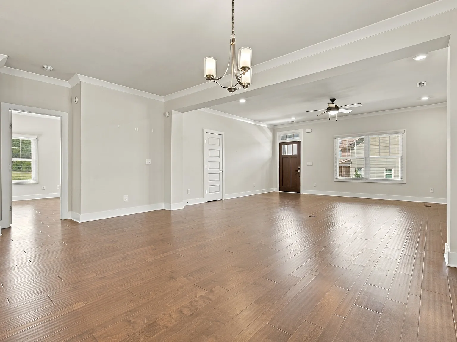 3 bed, 1841 sqft, $2,395 — Photo 4