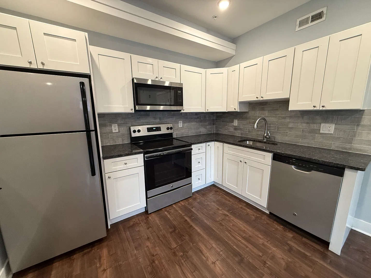 1417 N Franklin St — Photo 2