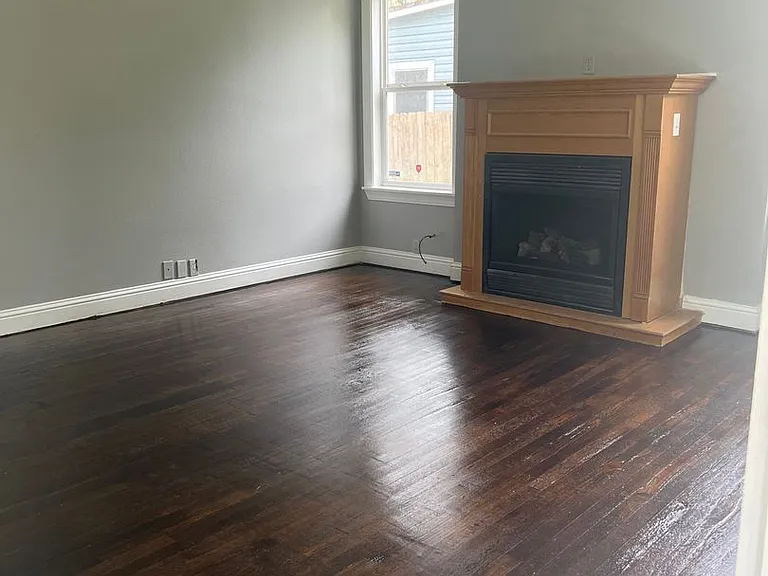 231 E Wyandotte St — Photo 2