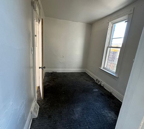 5th image of 418 Cathedral Ave Floor 1