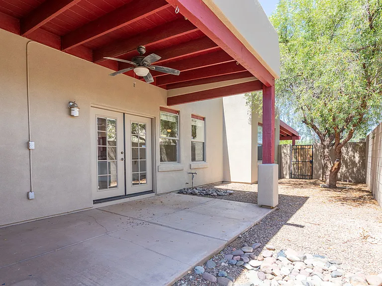 1029 E Blanton Dr — Photo 31
