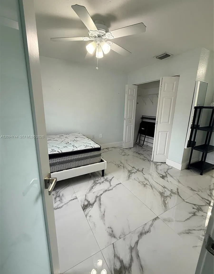 Zamoras Grove — Photo 1