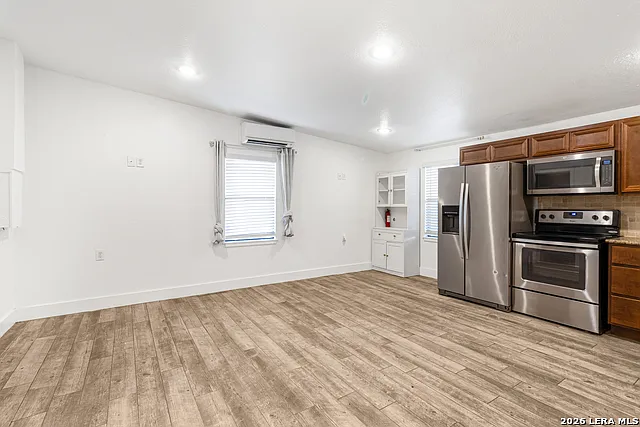 2 bed, 1.0 bath, 1300 sqft, $1,950 — Photo 4
