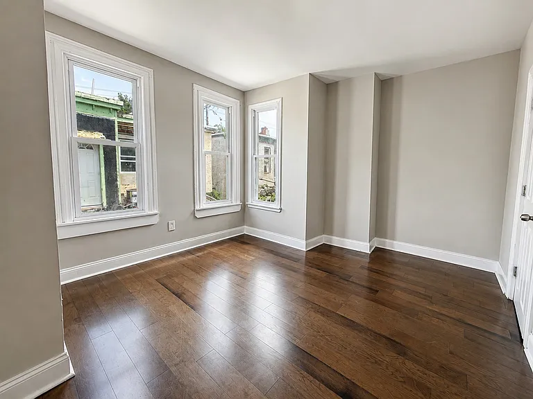 925 W Seltzer St — Photo 14