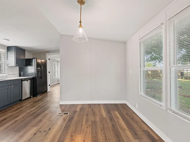 215 Loranger Dr — Photo 5