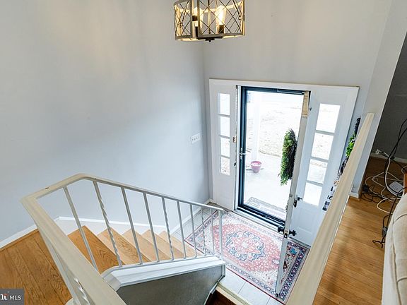 4th image of 520 Woodbury Way
