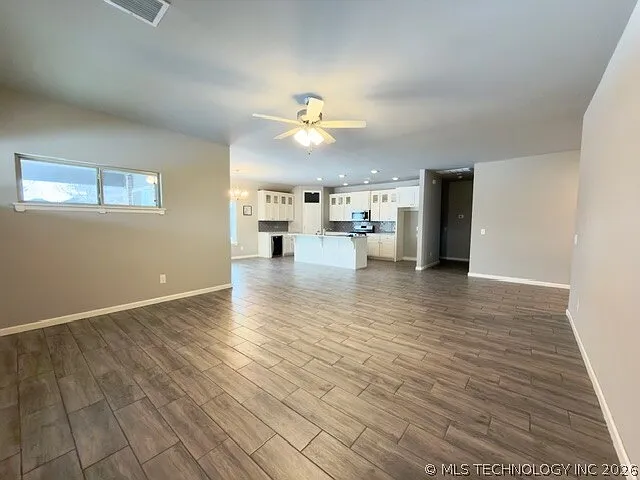 Building Photo - 13936 S Ironwood Pl