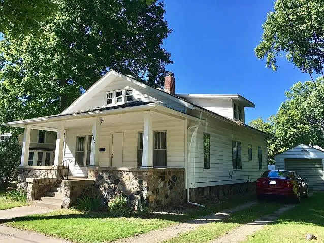 210 E Bennett St photo 1