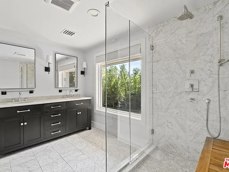 9881 Beverly Grove Dr — Photo 19