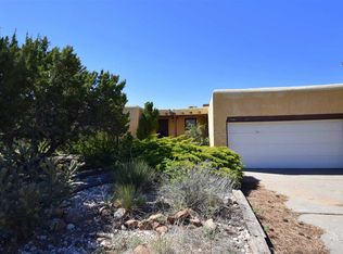 2592 Calle Delfino, Santa Fe, NM 87505