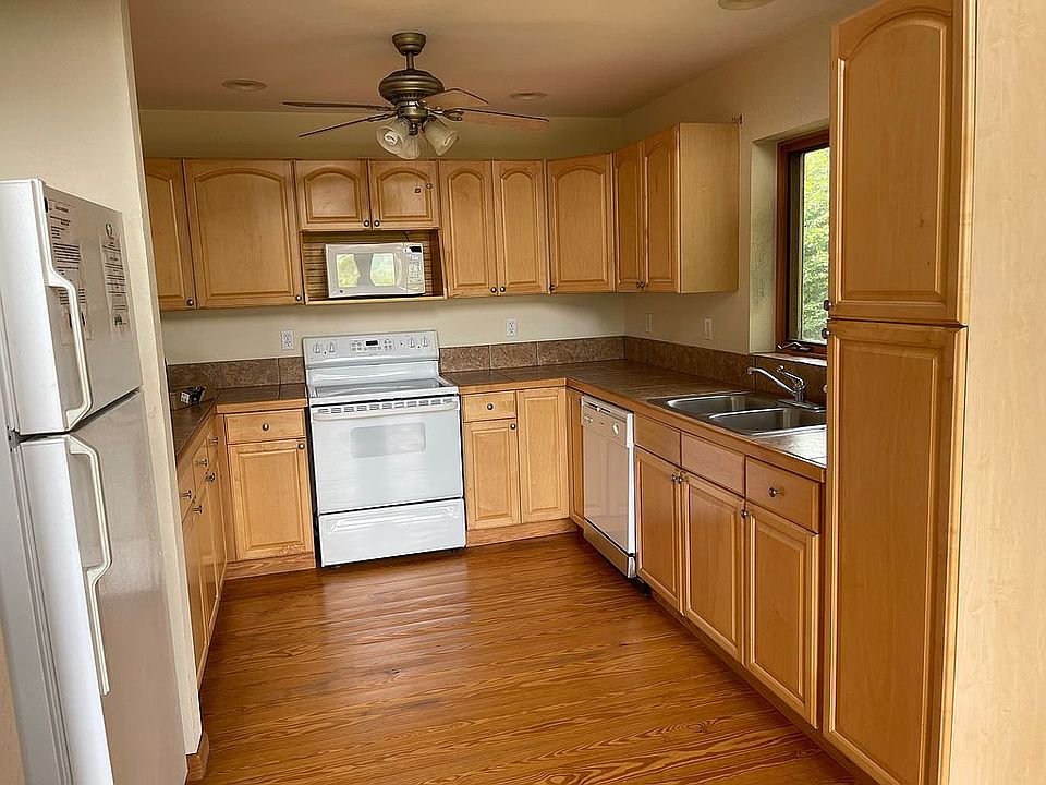 2nd image of 218 Londonderry Dr