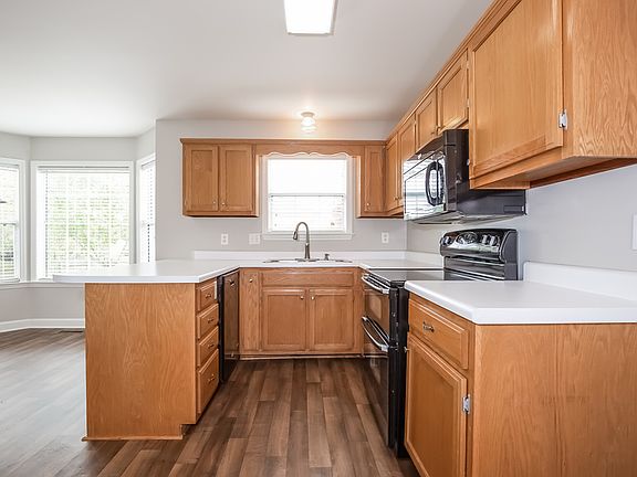 2nd image of 2809 Iroquois Dr